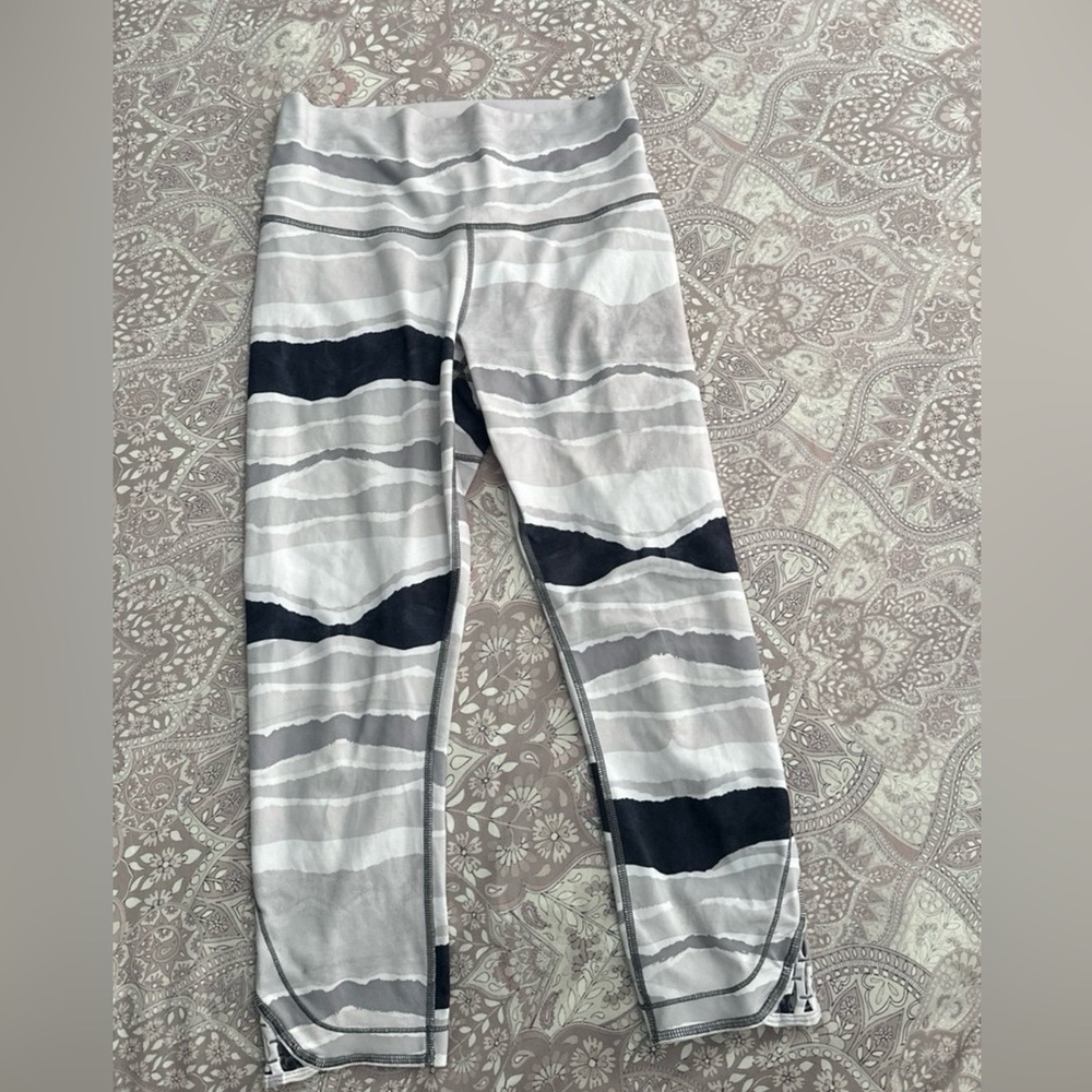 Lululemon leggings size 8